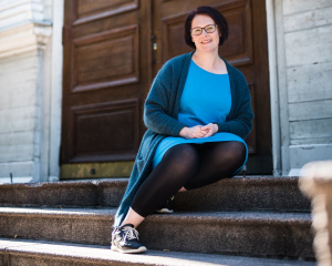 Kirkkomuusikko Anna Pulli-Huomo. Kuvaaja Marianna Siitonen.